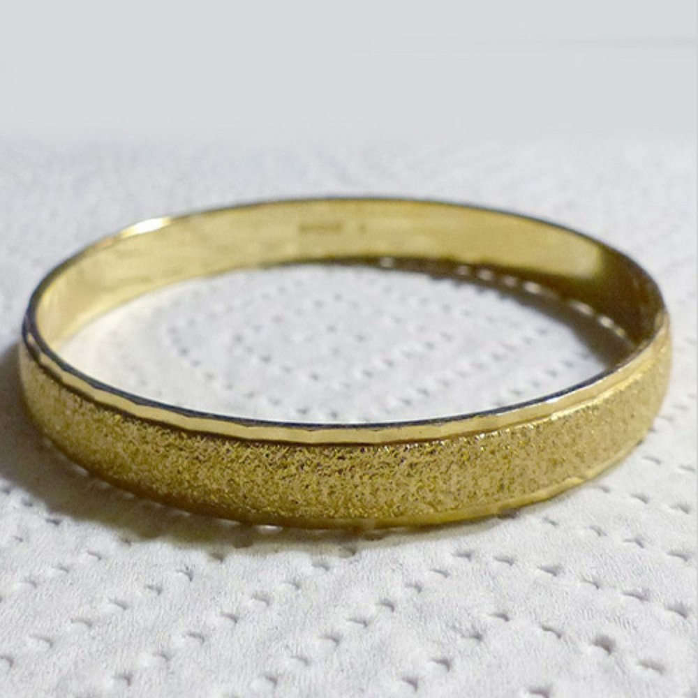 Very Nice Monet Diamond Cut Textured Gold Tone Bangle Bracelet